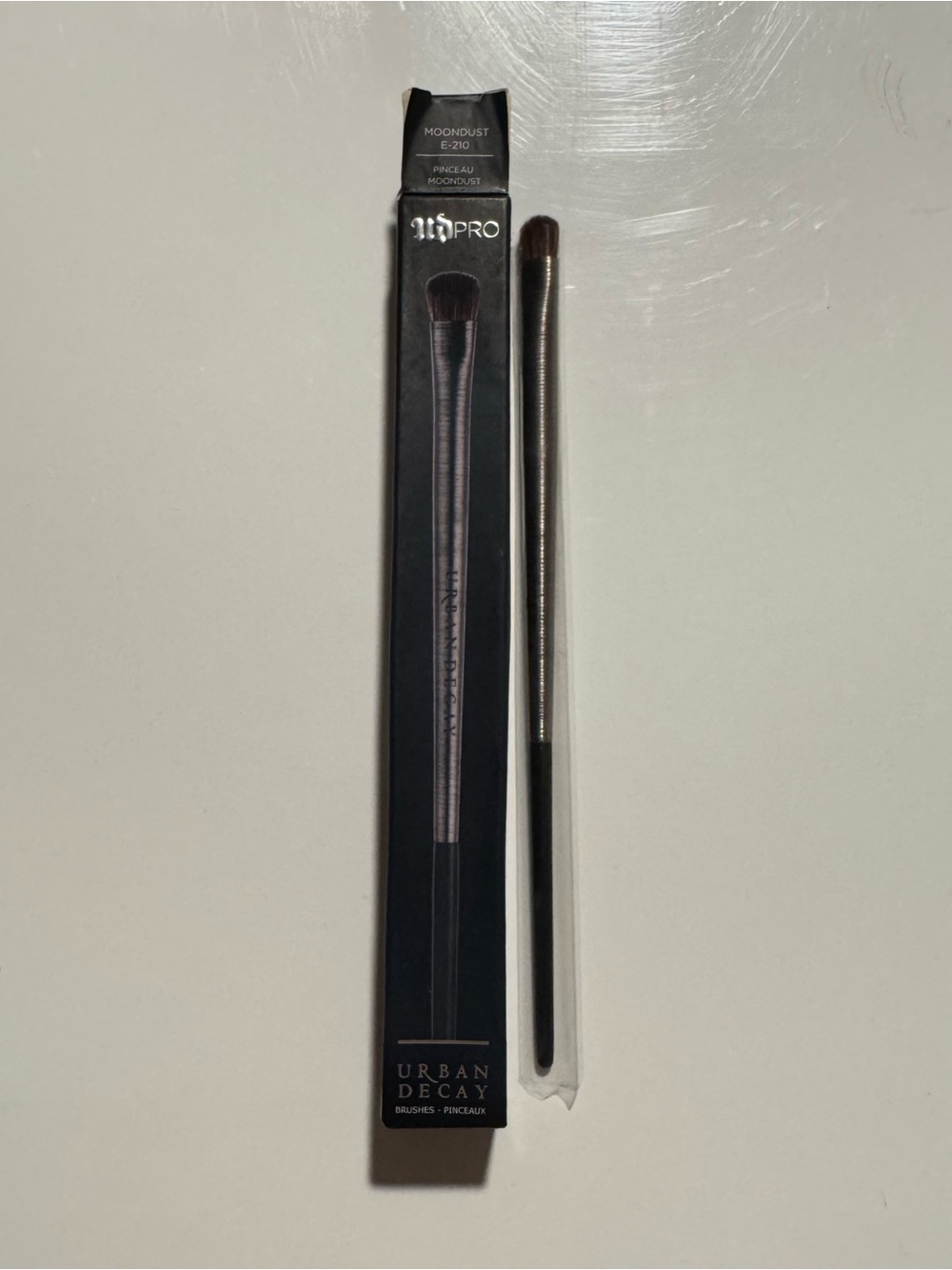 Urban Decay Moondust Eyeshadow Brush E-210